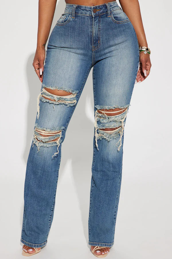 Jeans mit geradem Bein und Rissen in mittlerer Waschung