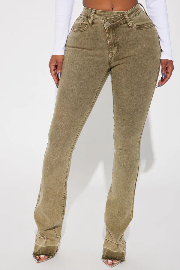 Schlagjeans in Oliv